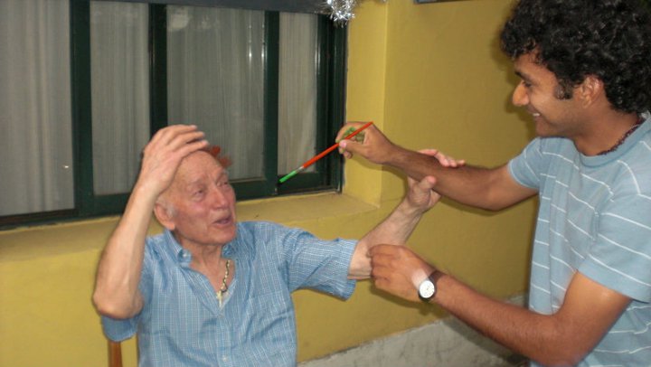 Los abuelos de un hogar meten mano para ayudar a un Hospital de Ni&ntilde;os