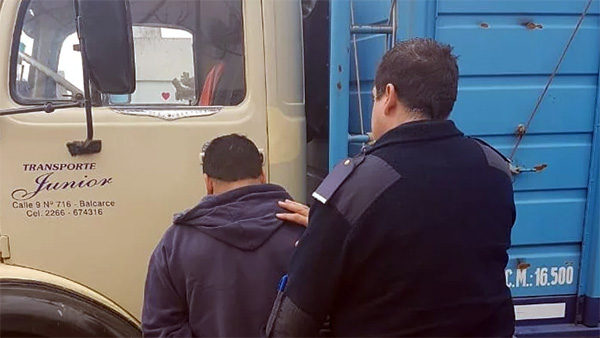 Denuncian a camionero que viol&oacute; y secuestr&oacute; a una mujer
