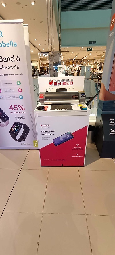 Proteger tus ojos y tu celular al tiempo es posible con InvisibleShield On Demand.