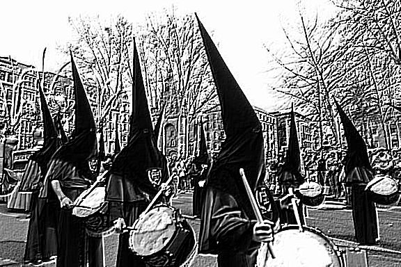 " LAS PROCESIONES DEBER&Iacute;AN RETIRARSE DEL ESPACIO P&Uacute;BLICO DE TOD@S "