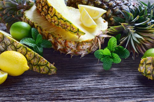 Reduce tu barriga tomando este jugo de pi&ntilde;a, pepino, apio, jengibre y lim&oacute;n