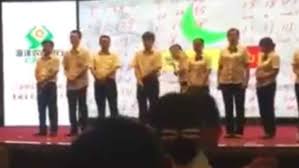 Video de nalgadas a empleados en China se vuelve viral