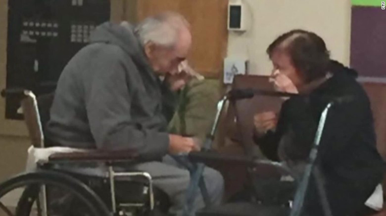 Pareja de viejitos que se ha amado toda la vida se despide, y conmueve al mundo 