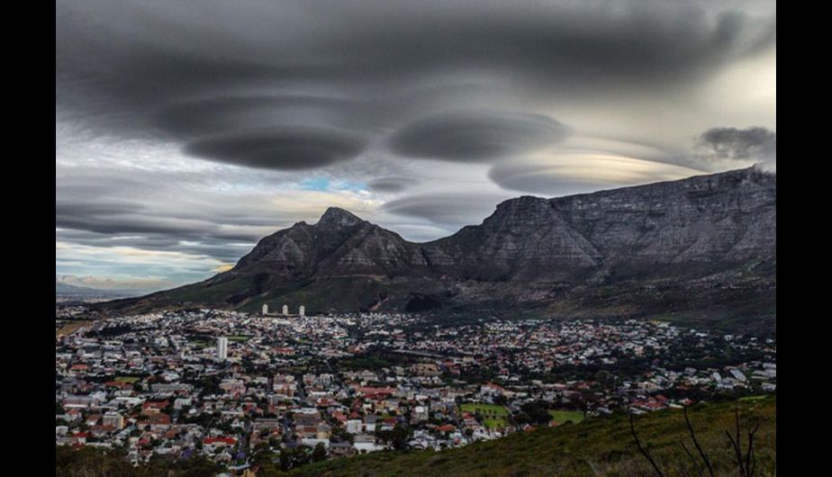 Las extra&ntilde;as nubes "ovni" que aparecieron en Sur&aacute;frica