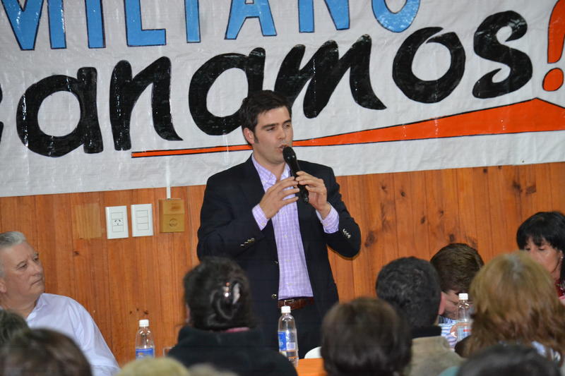VILLA IRIS RECIBI&Oacute; AL CANDIDATO POR EL FPLV