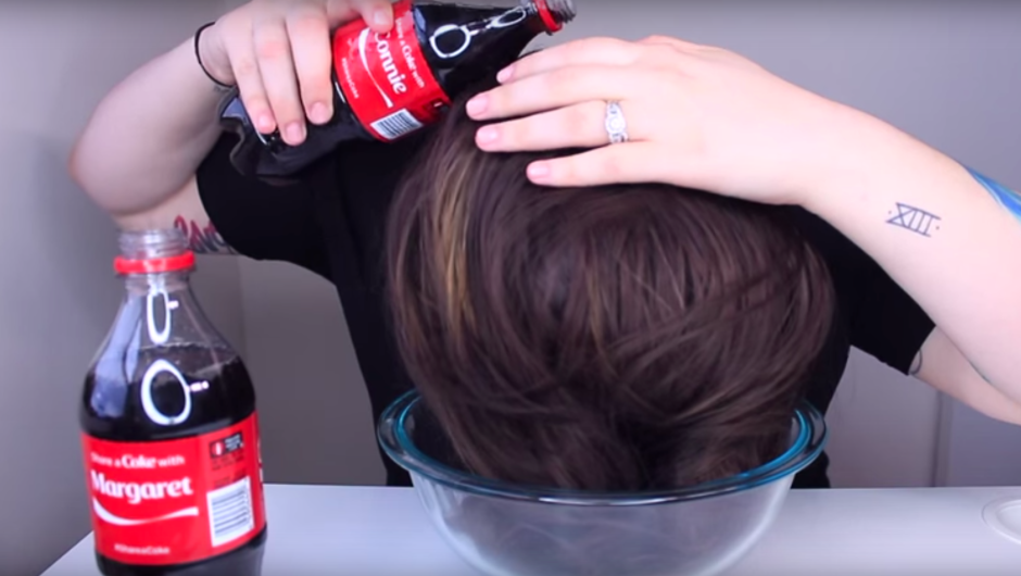 Las mujeres se est&aacute;n lavando el pelo con esta bebida, mira por qu&eacute;