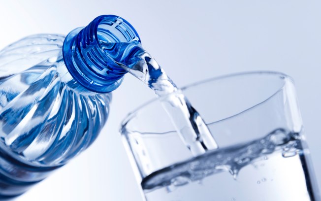 Conoce exactamente qu&eacute; cantidad de agua seg&uacute;n tu peso debes tomar al d&iacute;a y porqu&eacute;