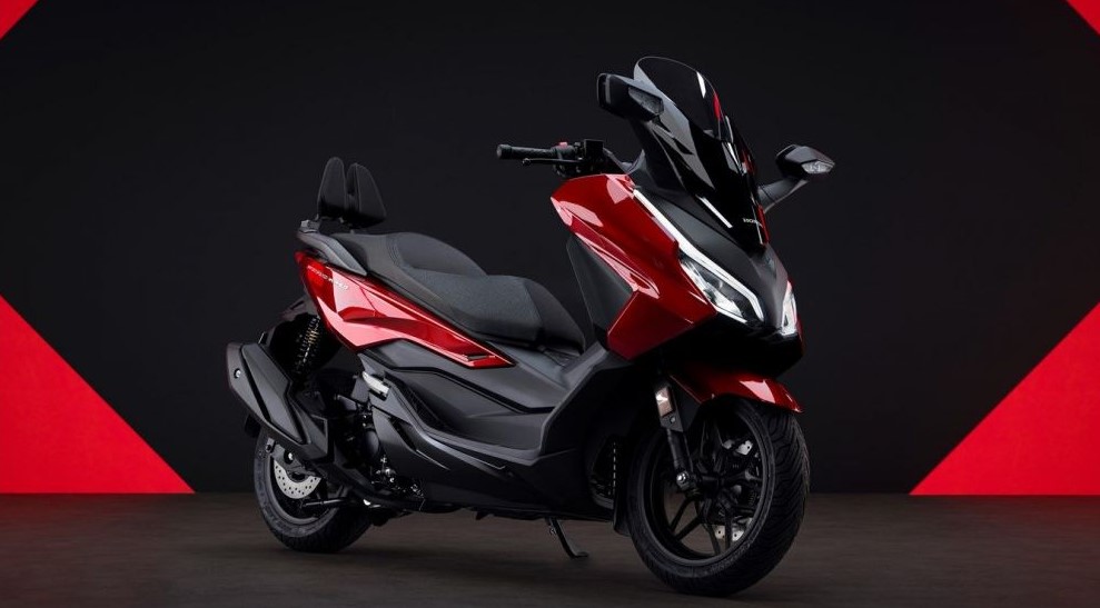 Honda Forza 350 2025: Innovaci&oacute;n y potencia en la nueva scooter GT