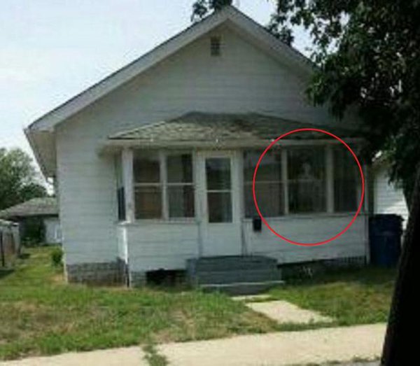 Derrumban en Estados Unidos una casa "infestada de demonios"