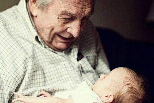 Los ni&ntilde;os que crecen cerca de sus abuelos ser&iacute;an m&aacute;s felices y seguros