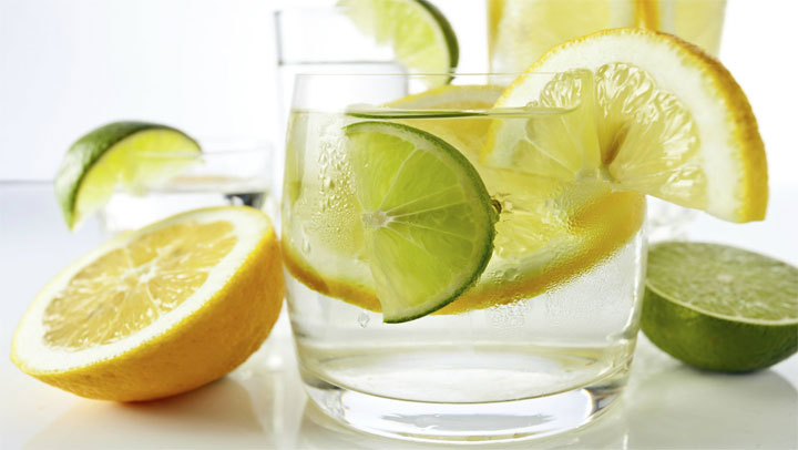  Beneficios de tomar agua con lim&oacute;n en las ma&ntilde;anas