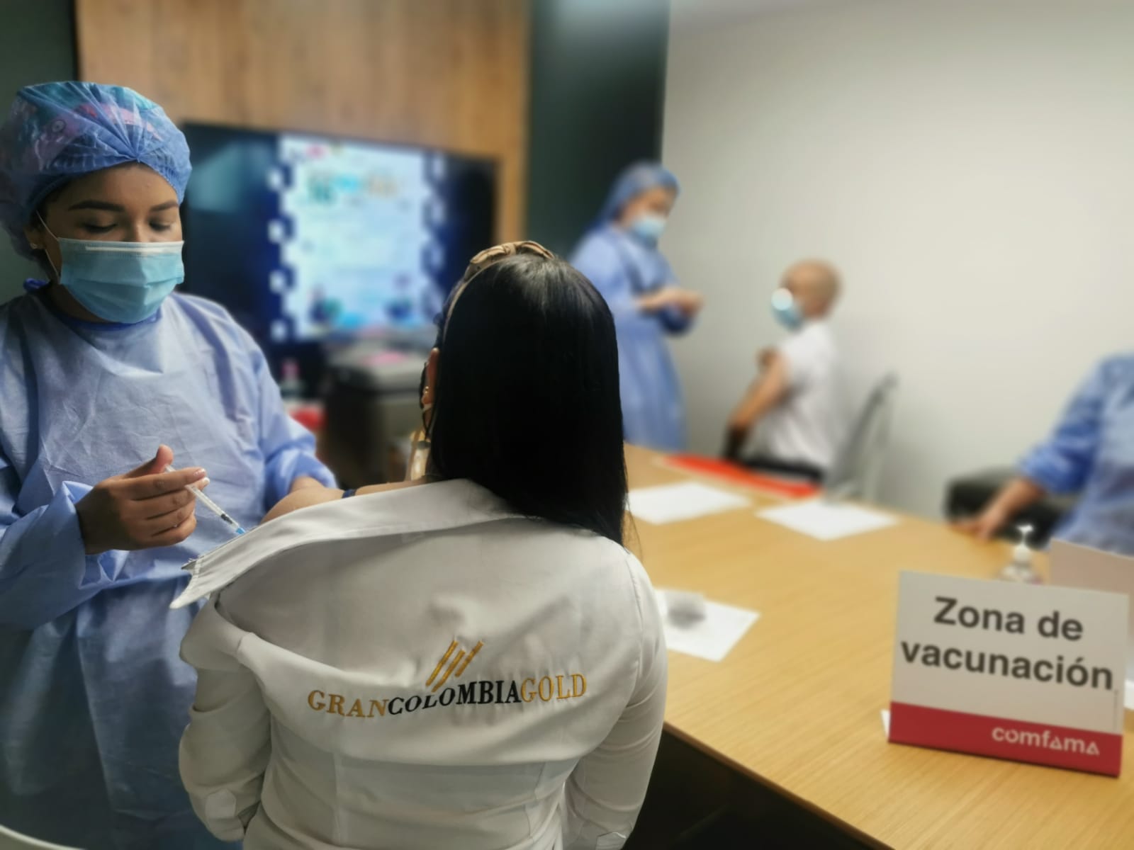 GRAN COLOMBIA GOLD, PRIMERA MINERA EN ANTIOQUIA EN COMENZAR VACUNACI&Oacute;N POR MEDIO DE COMFAMA, COMO AP