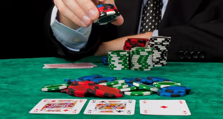 Consejos de expertos para acertar en tus apuestas en p&oacute;ker