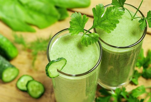 Licuados verdes: tres minutos de preparaci&oacute;n para un shock de vitaminas y minerales
