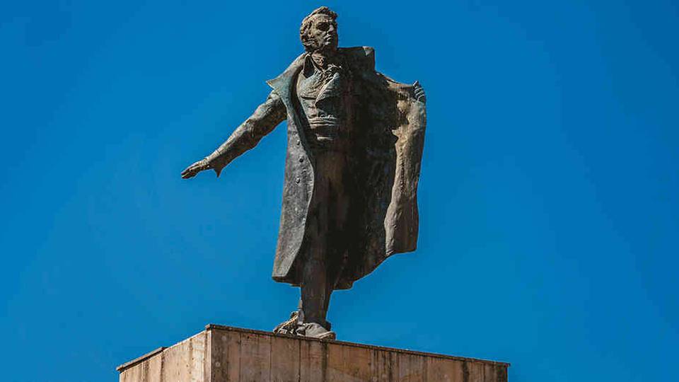 PASTUSOS SI NO QUEREIS LA ESTATUA DE ANTONIO NARI&Ntilde;O AH&Iacute; LA TENEIS