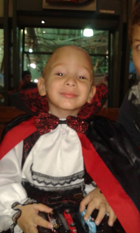 Ni&ntilde;o con retinoblastoma necesita ayuda m&egrave;dica