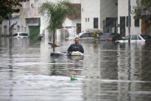 La tormenta golpe&oacute; con una fuerza devastadora en La Plata: Estiman en 3.000 los evacuados