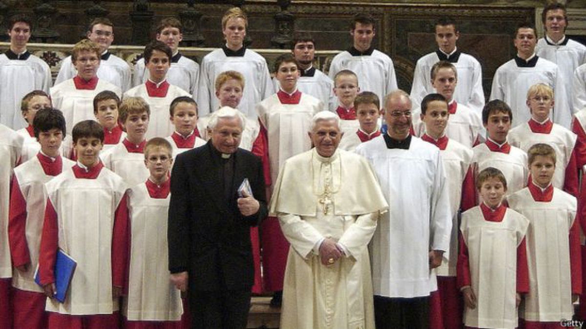 Vinculan al hermano de Benedicto XVI en caso de abusos a 547 menores 