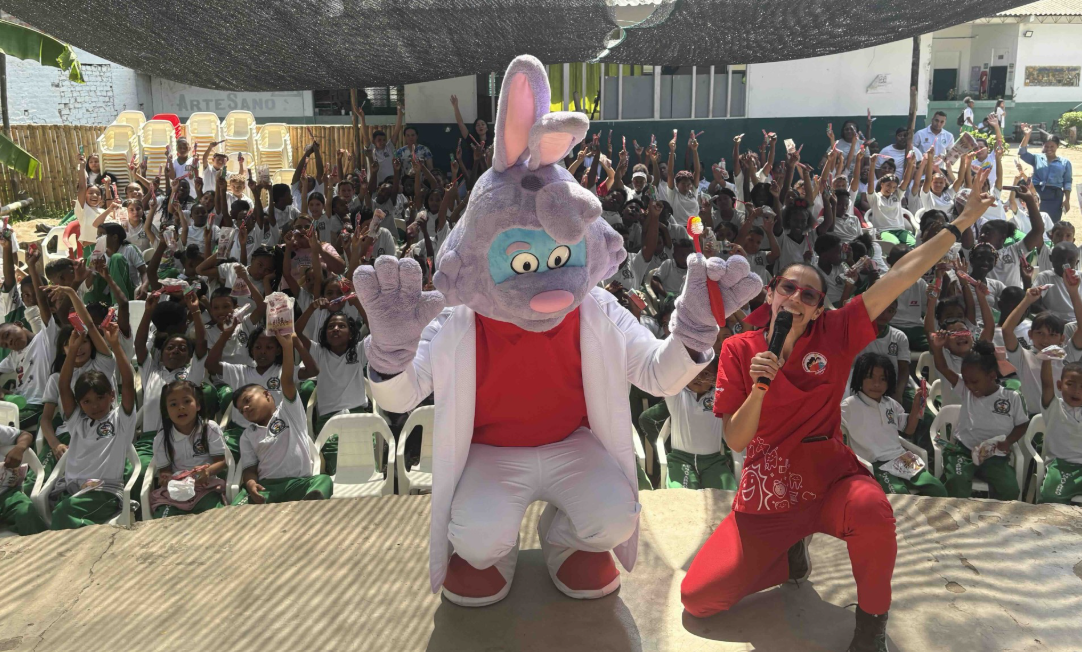 M&aacute;s de 500.000 ni&ntilde;os en Colombia se unieron de forma simult&aacute;nea por la salud oral escolar