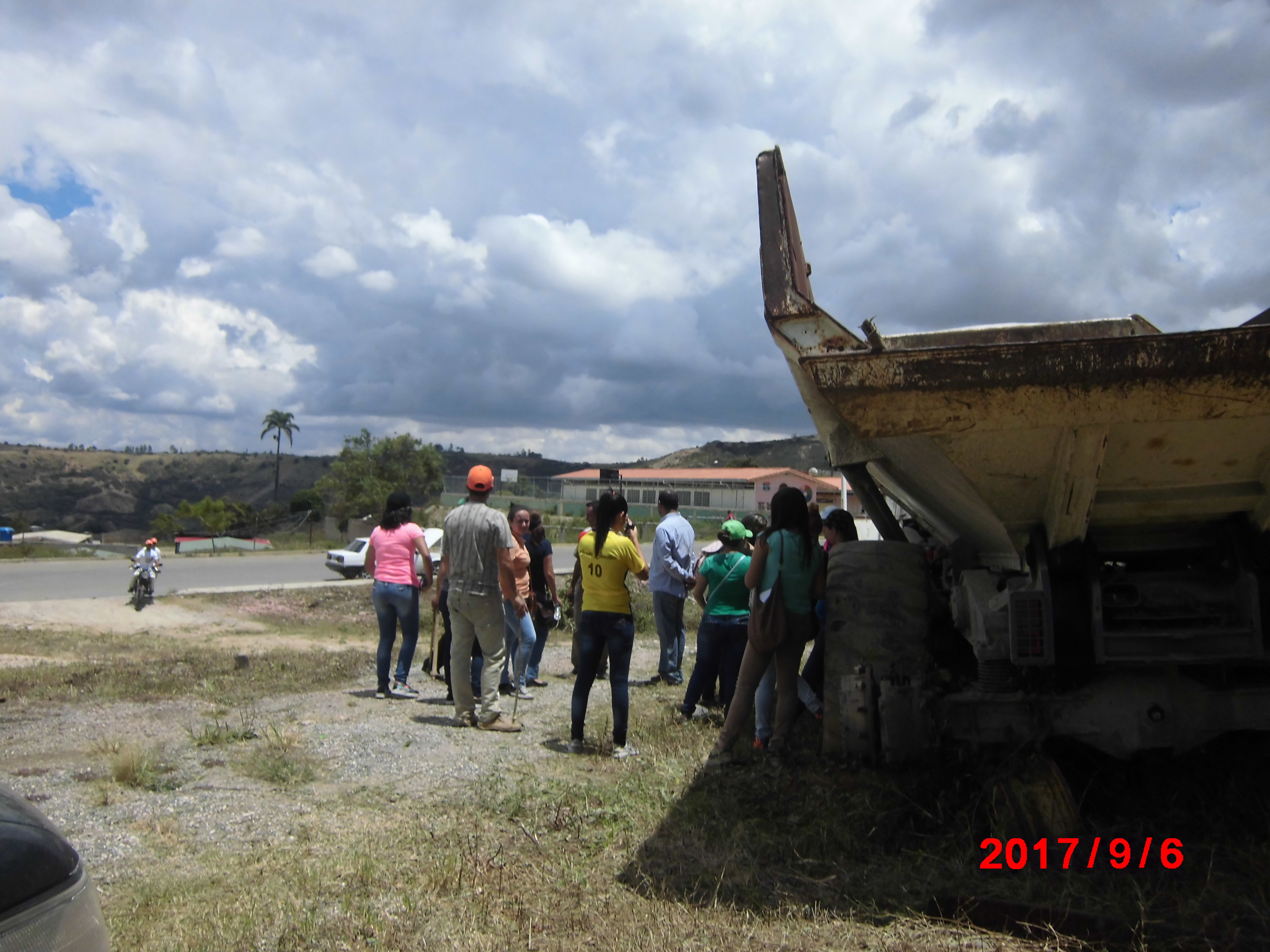 Limpieza terreno DONDE SE CONSTRUIRA LA SEDE DE LA UNELLEZ.