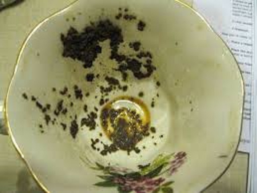 &iquest;Conoces el arte de leer el futuro en las hojas de t&eacute;?