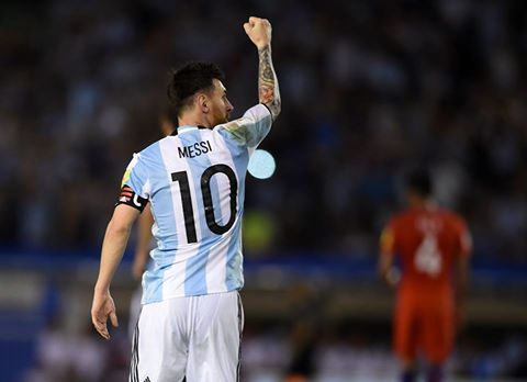 Messi anota con mucha maestr&iacute;a un golazo de penalti a Chile