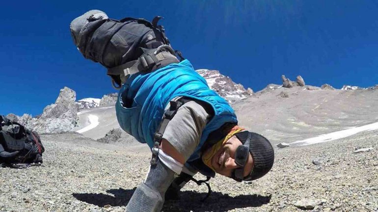 Lleg&oacute; a la cima del Aconcagua pese a no tener brazos ni pies