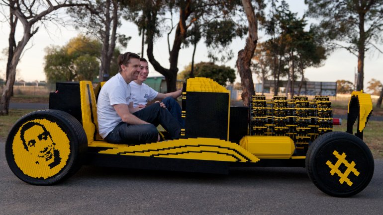 Un auto fabricado con m&aacute;s de 500.000 Lego que funciona