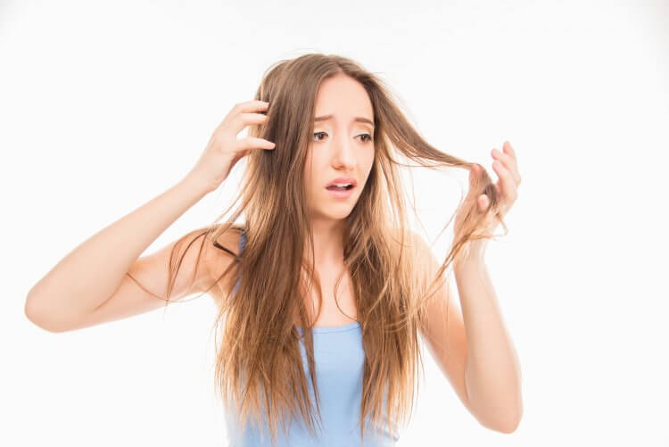 Conoce si est&aacute;s da&ntilde;ando tu cabello sin darte cuenta por tener &eacute;stas costumbres