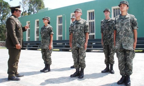 &iquest;Debe ser el servicio militar obligatorio?