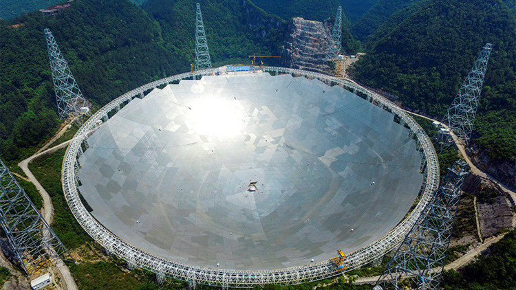 China estrena el mayor radiotelescopio del planeta del tama&ntilde;o de unos 30 campos de f&uacute;tbol: