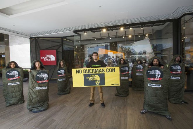 Descubren altos niveles de sustancias t&oacute;xicas en bolsas de dormir de reconocida marca internacional