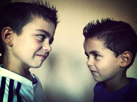 Afirman que los hermanos MAYORES son m&aacute;s INTELIGENTES