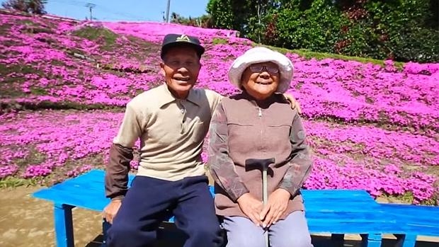 El hombre que plant&oacute; miles de flores para que las oliera su esposa ciega