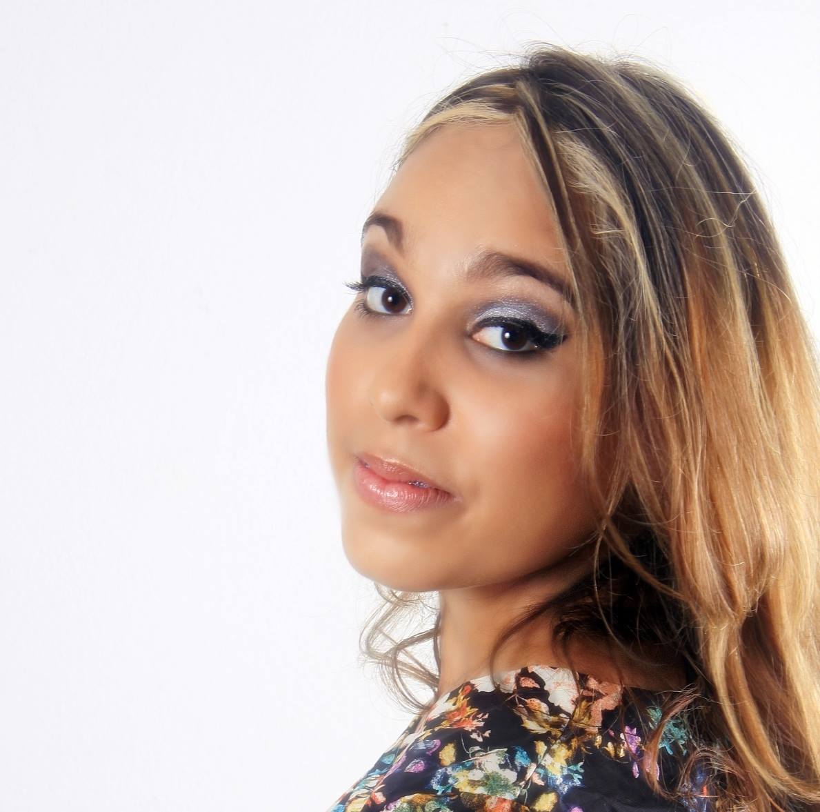 Lady Camargo Brilla Con Luz Propia