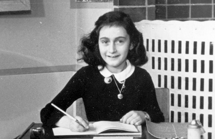 Revelan p&aacute;ginas in&eacute;ditas del Diario de Ana Frank con contenido sexual