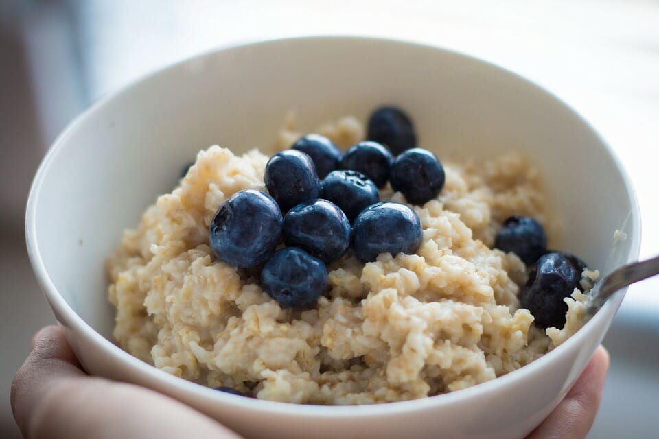 Investigadores explican lo que pasa en tu cuerpo cuando comes avena cada d&iacute;a