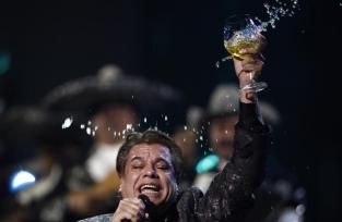 &iexcl;Adi&oacute;s a Juan Gabriel! De M&eacute;xico para el mundo