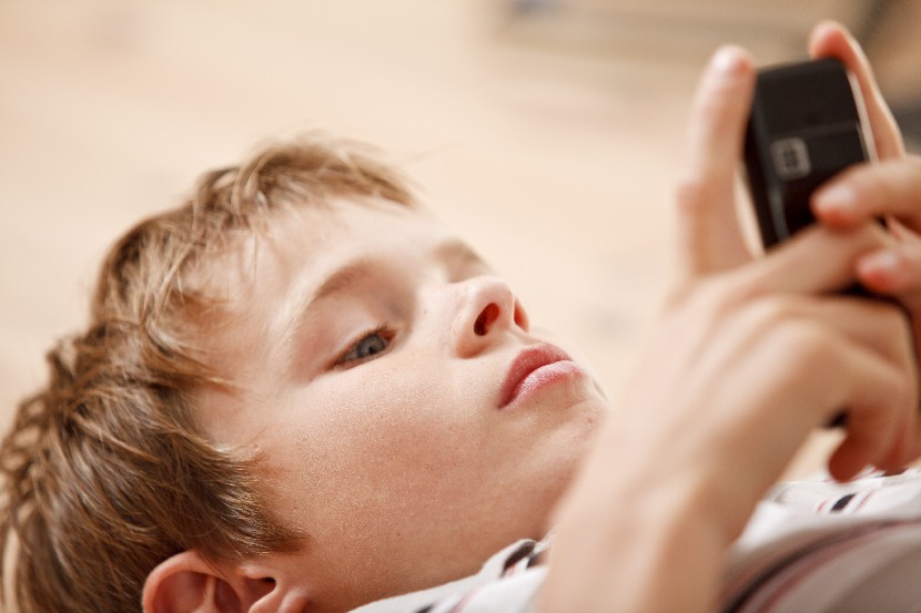 Estas son las consecuencias de dejarle el m&oacute;vil a tu hijo