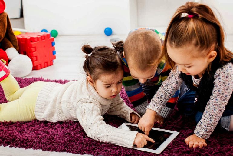  &iquest;Calmas a los ni&ntilde;os con un celular o tablet? Ent&eacute;rate del da&ntilde;o que les est&aacute;s haciendo