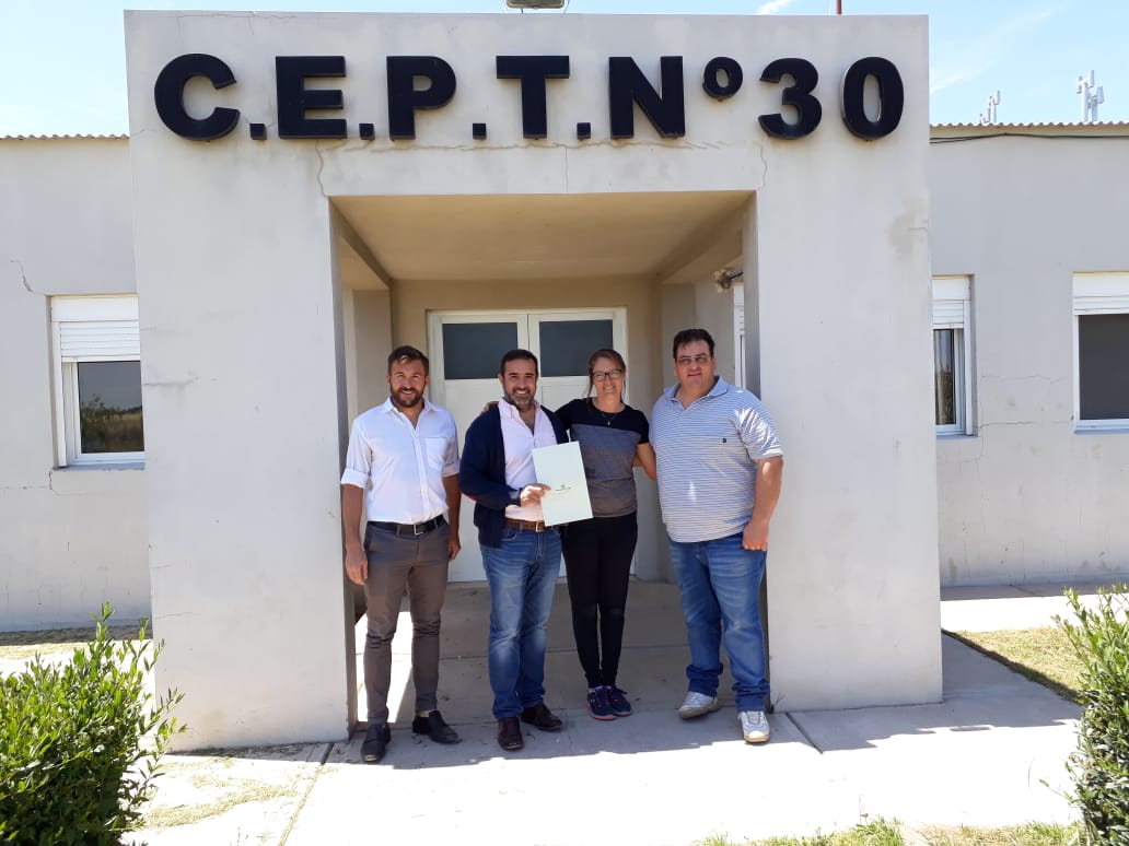 Facundo Castelli entreg&oacute; los premios del certamen Desaf&iacute;o Joven