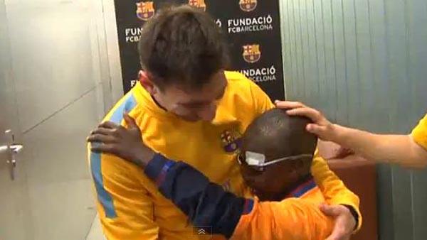 Un nene ciego reconoci&oacute; a Messi con s&oacute;lo tocarlo
