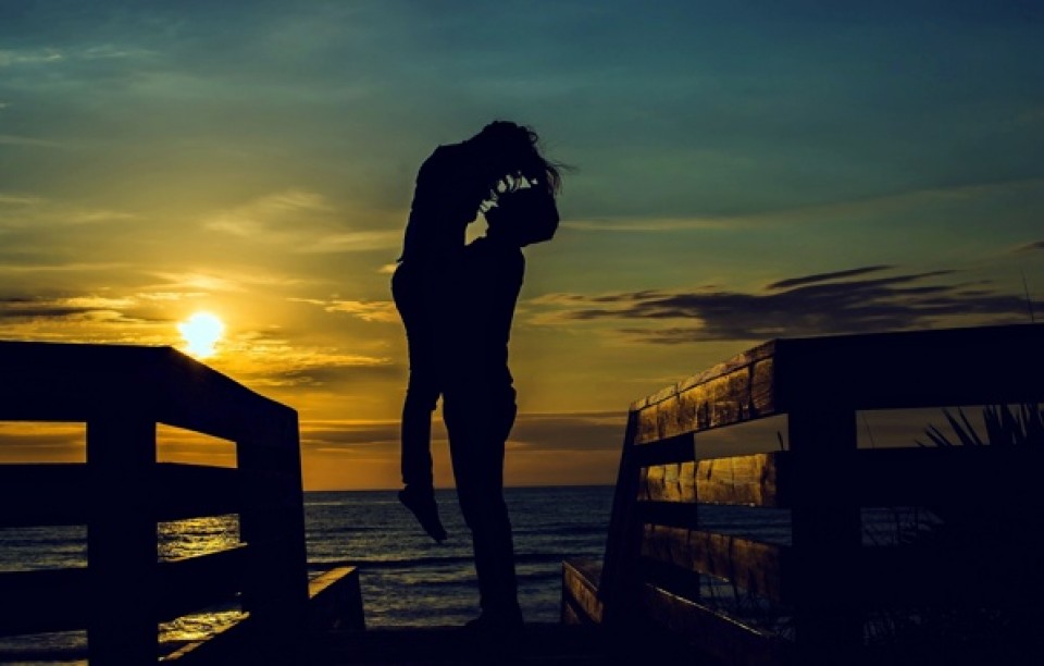 Amar es entregarse, querer es desear