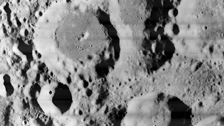Hay una 'antena alien&iacute;gena' en esta foto de la Luna?: