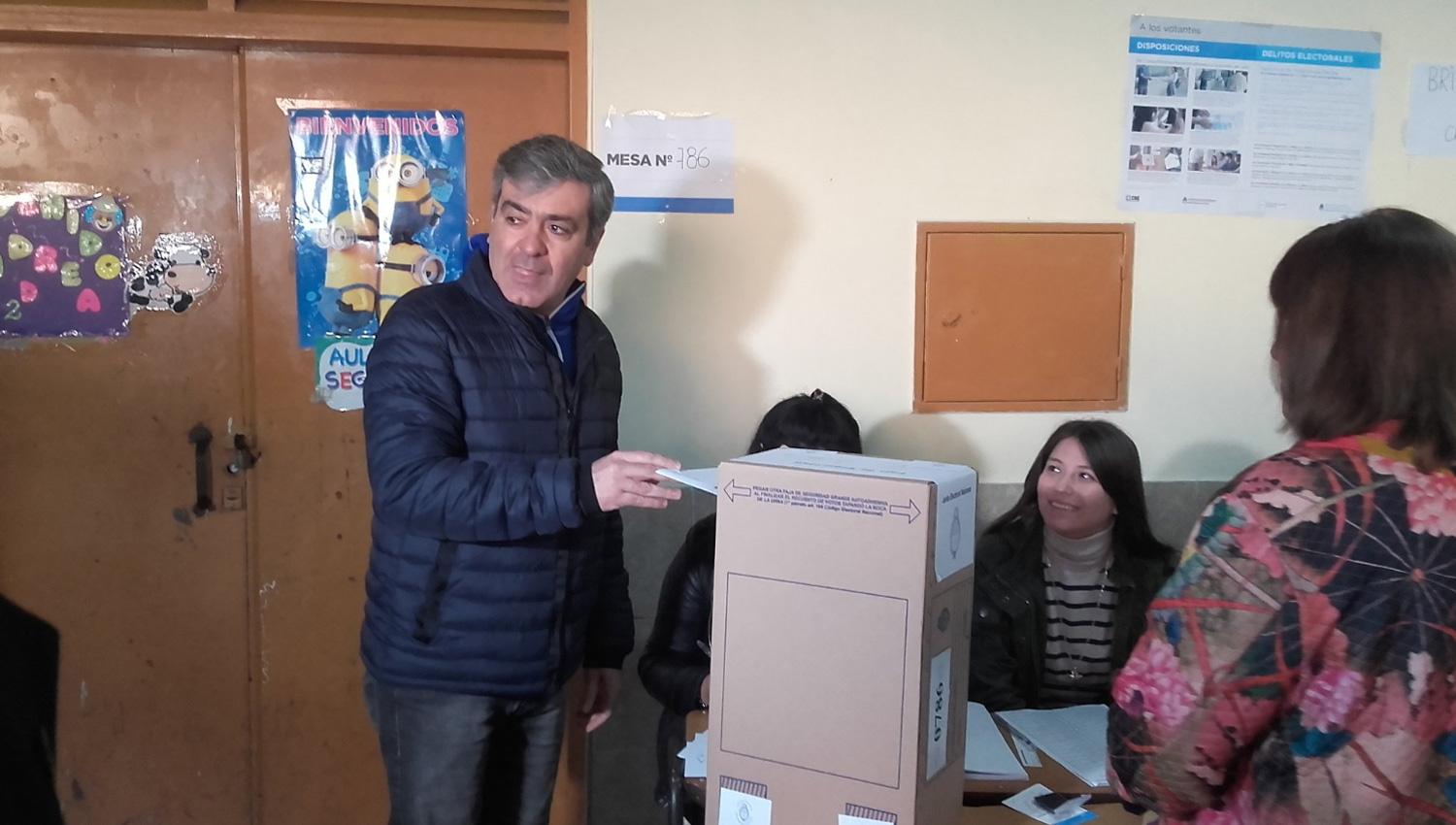 Jos&eacute; Cano abre el paraguas ante un resultado adverso