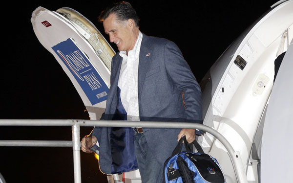 Mitt Romney considera un "problema" que ventanillas de aviones no se abran en vuelo