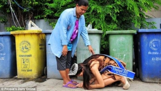Miss Tailandia, luego de ganar, visita a su madre recolectora de basura