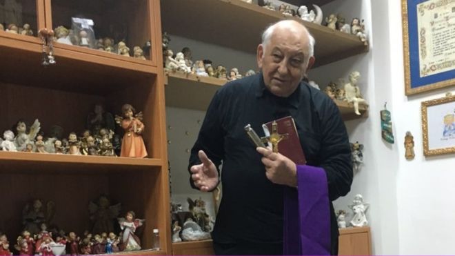 As&iacute; es el d&iacute;a a d&iacute;a de este exorcista en Roma