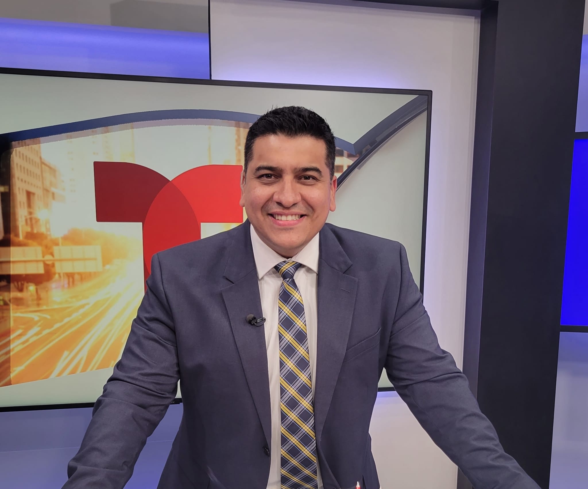 El periodista Carlos Figueroa recibe 5 nominaciones al Emmy, reafirmando el orgullo latino en EE. UU