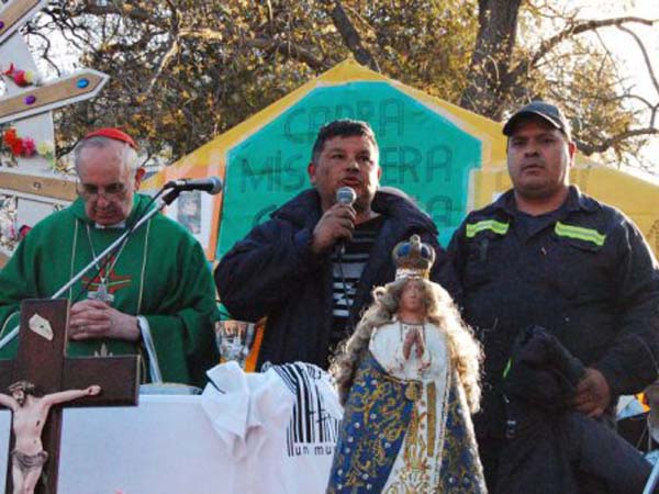 La historia del cartonero que viaj&oacute; a ver al Papa
